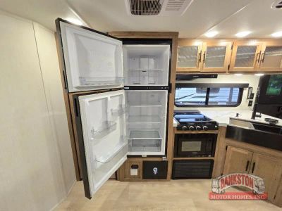 2025 Cherokee Grey Wolf 29QB — photo 17 view