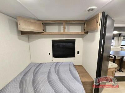 2025 Cherokee Grey Wolf 29QB — photo 21 view
