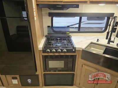 2025 Cherokee Grey Wolf 29QB — photo 14 view