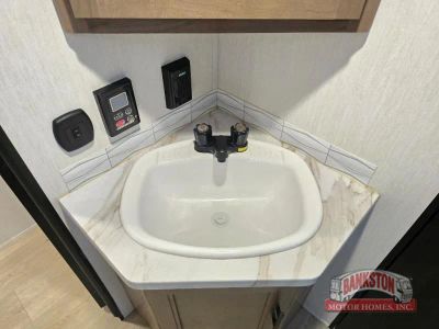 2025 Cherokee Grey Wolf 29QB — photo 28 view