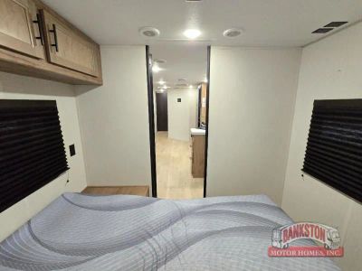 2025 Cherokee Grey Wolf 29QB — photo 22 view