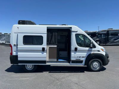 2027 Winnebago SOLIS POCKET — photo 19 view