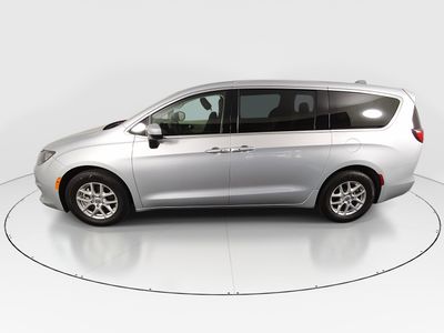 2023 Chrysler Voyager - Photo 4