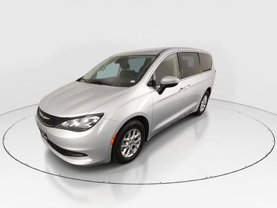 2023 Chrysler Voyager - Photo 3
