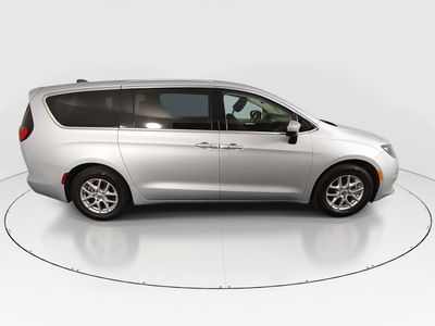 2023 Chrysler Voyager - Photo 8