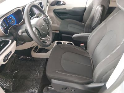 2023 Chrysler Voyager - Photo 20