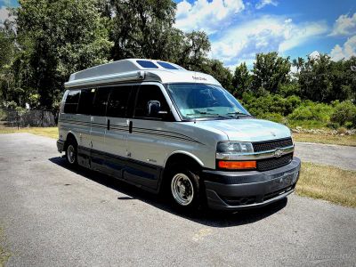 2006 Roadtrek Roadtrek — front three-quarter view
