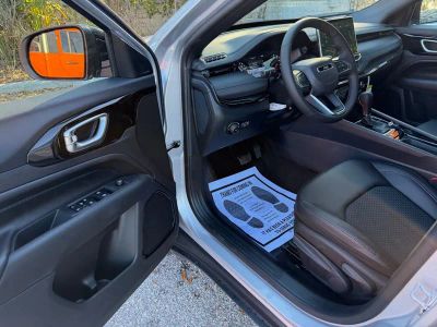 2026 Jeep Compass — photo 14 view