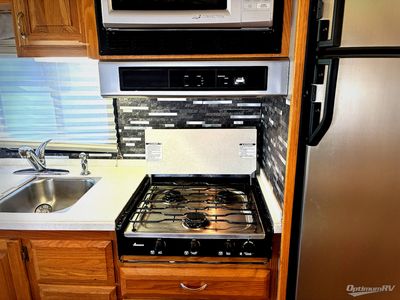 2004 Airstream Land Yacht - Photo 12