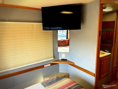2004 Airstream Land Yacht - Photo 17