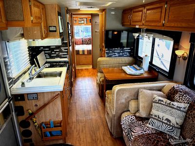2004 Airstream Land Yacht - Photo 4