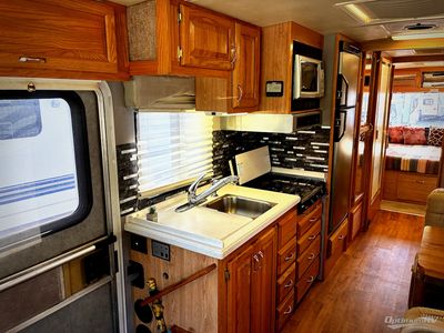 2004 Airstream Land Yacht - Photo 10