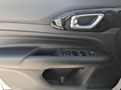 2026 Jeep Compass — photo 14 view