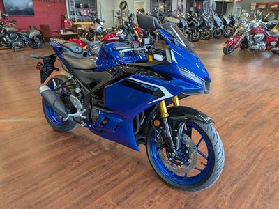 2025 Yamaha YZF-R3 - Photo 2