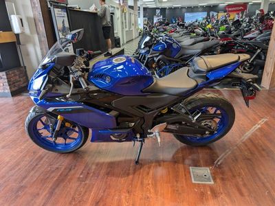 2025 Yamaha YZF-R3 - Photo 5