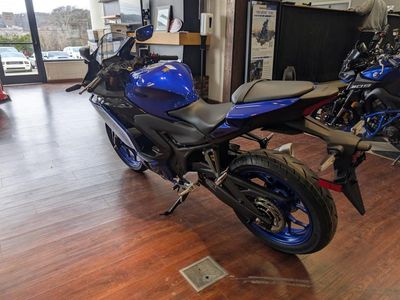 2025 Yamaha YZF-R3 - Photo 6