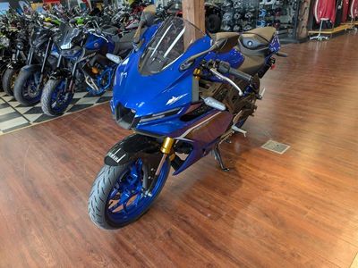 2025 Yamaha YZF-R3 - Photo 4