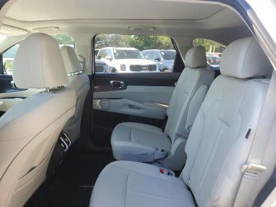 2025 Kia Sorento — photo 9 view