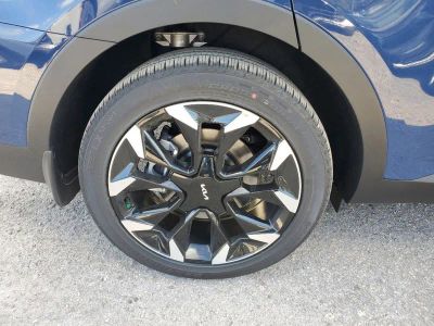 2025 Kia Sorento — engine compartment view