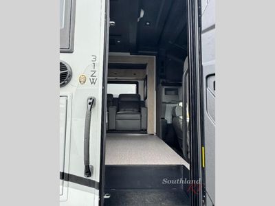 2026 Grand Design Lineage Series F - Photo 9