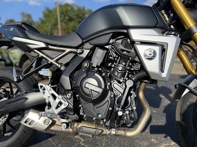 2026 Suzuki GSX-8T - Photo 11