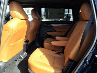 2026 Toyota Highlander Hybrid - Photo 12