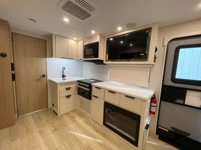 2026 Winnebago Thrive - Photo 5