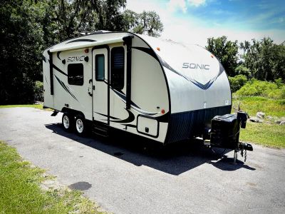 2016 Venture RV Sonic — front three-quarter view