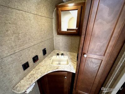 2016 Venture RV Sonic — photo 13 view