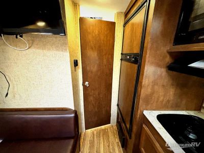 2016 Venture RV Sonic — photo 11 view