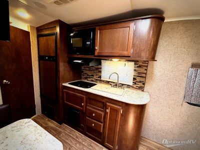 2016 Venture RV Sonic — photo 8 view