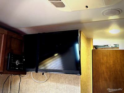 2016 Venture RV Sonic — photo 10 view