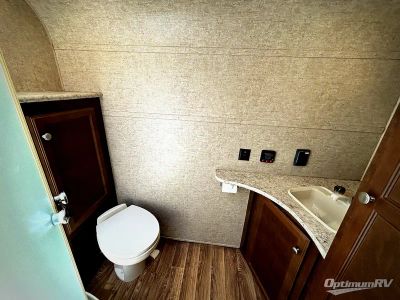 2016 Venture RV Sonic — photo 12 view