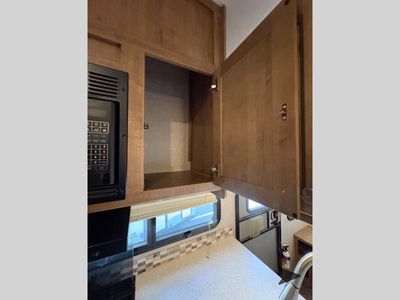 2017 Forest River RV Rockwood Signature Ultra Lite - Photo 32
