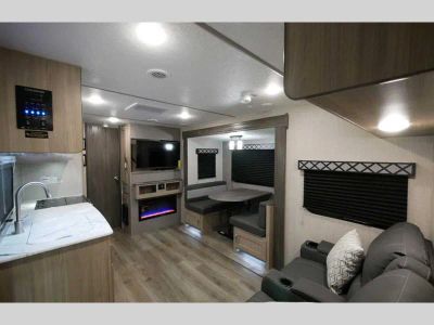 2022 Coachmen RV Freedom Express - Photo 2