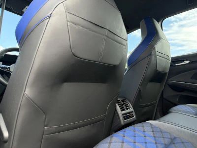 2025 Volkswagen Golf R — photo 18 view