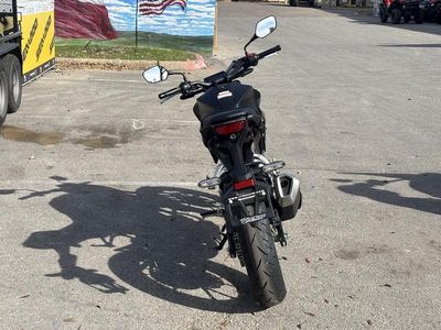 2025 Honda CB300R - Photo 5