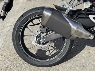 2025 Honda CB300R - Photo 11