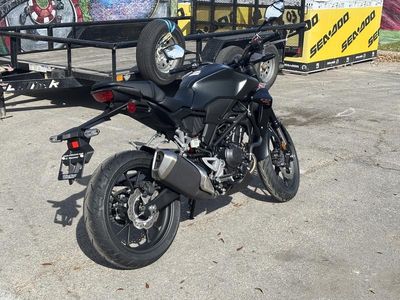2025 Honda CB300R - Photo 4