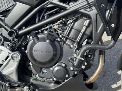 2025 Honda CB300R - Photo 10