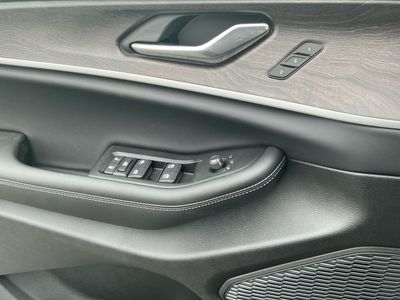 2025 Jeep Grand Cherokee — detail view