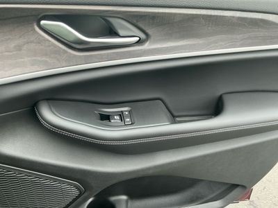 2025 Jeep Grand Cherokee — photo 9 view