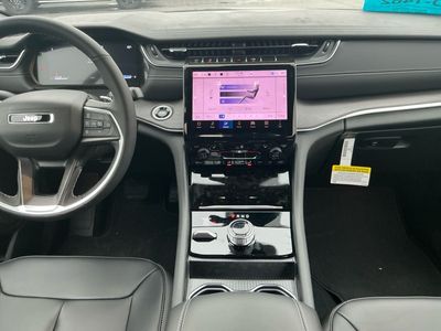 2025 Jeep Grand Cherokee — photo 13 view