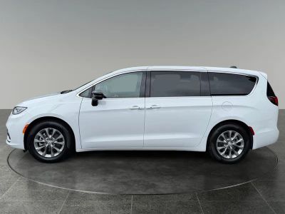 2026 Chrysler Pacifica — detail view