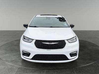 2026 Chrysler Pacifica — side profile view
