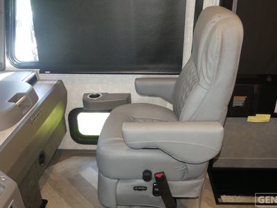2025 Winnebago Adventurer - Photo 11