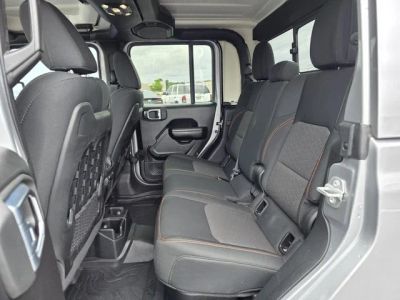 2021 Jeep Gladiator - Photo 16