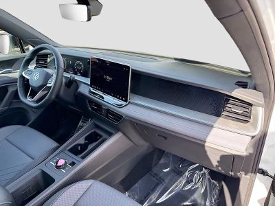 2026 Volkswagen Tiguan — photo 13 view
