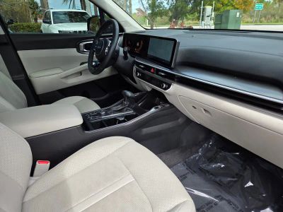 2025 Kia Sorento — photo 9 view