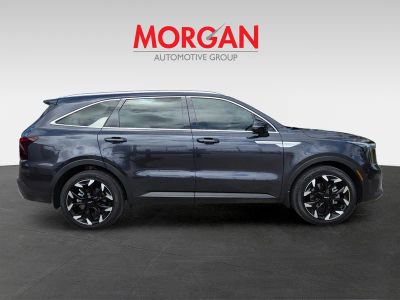 2025 Kia Sorento — side profile view